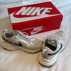 Women Nike Cream and Maroon Sneakers